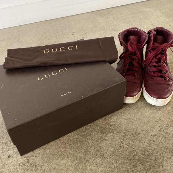 Red Gucci leather high tops - Picture 5 of 7